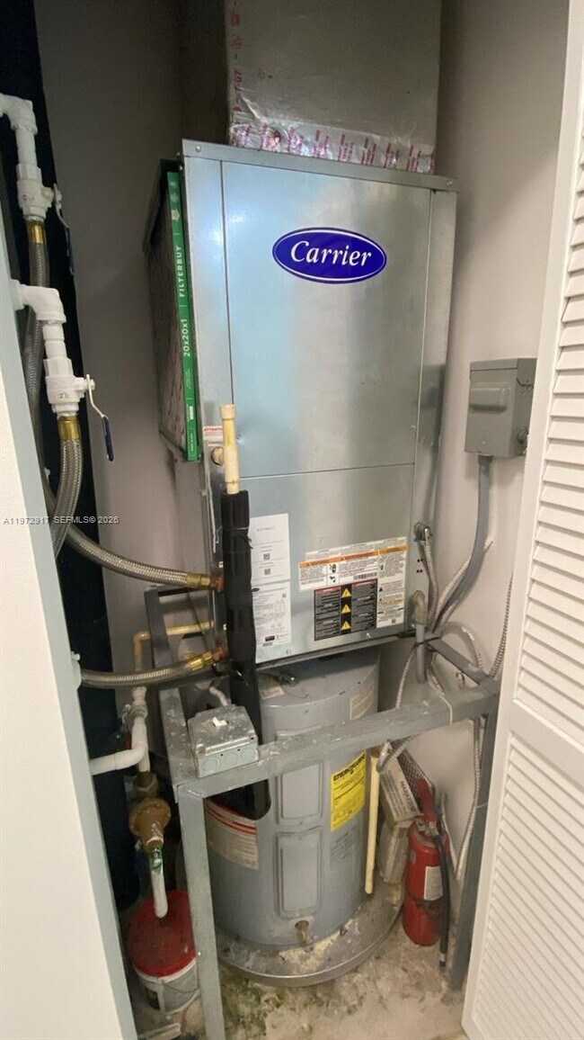 Building Photo - 1111 SW 1st Ave