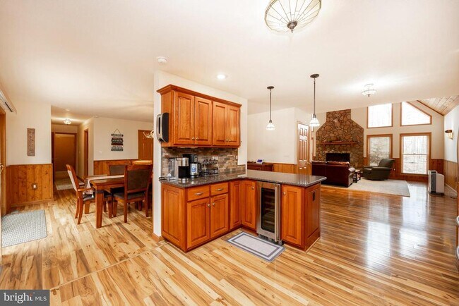 Building Photo - 1212 Acacia Dr