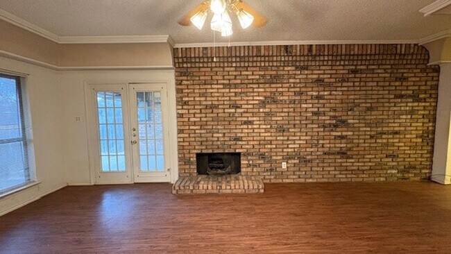 Building Photo - Beautiful North Arlington Townhome
