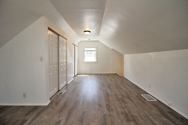 Building Photo - 2315 SE 66th Ave
