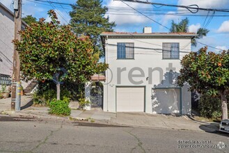 Building Photo - 726 E 24th St