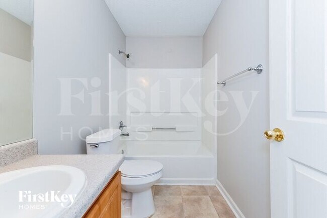 Building Photo - 9553 Lakeview Cir