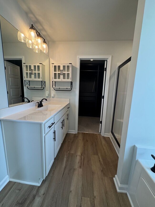 Building Photo - 203 Rye Cir