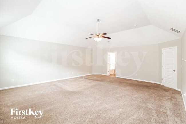 Building Photo - 8121 White Oak Loop