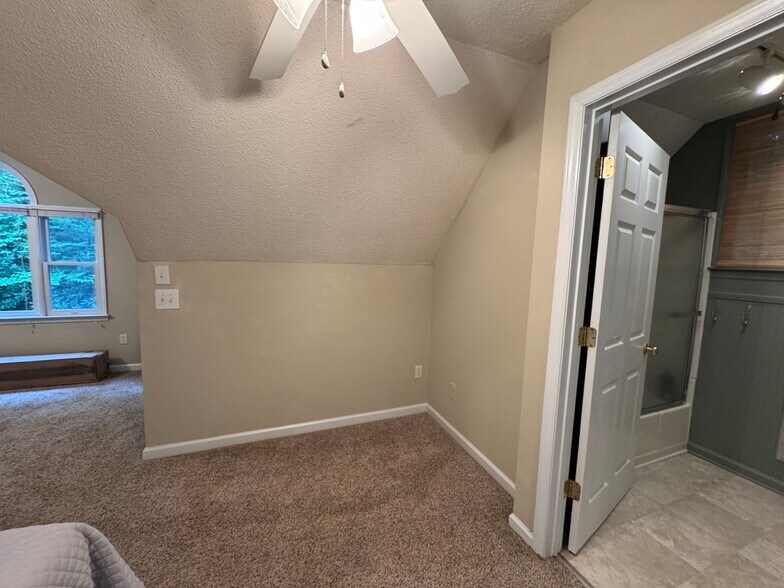 Building Photo - 194 Estates Dr