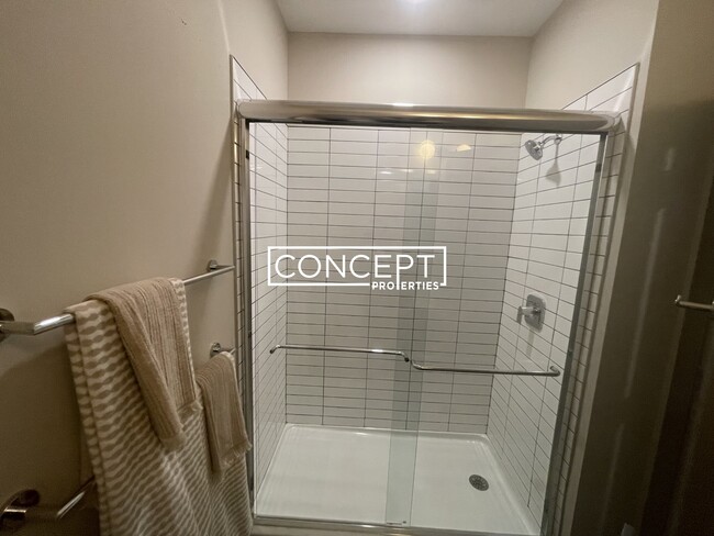 Building Photo - 525 Lincoln St