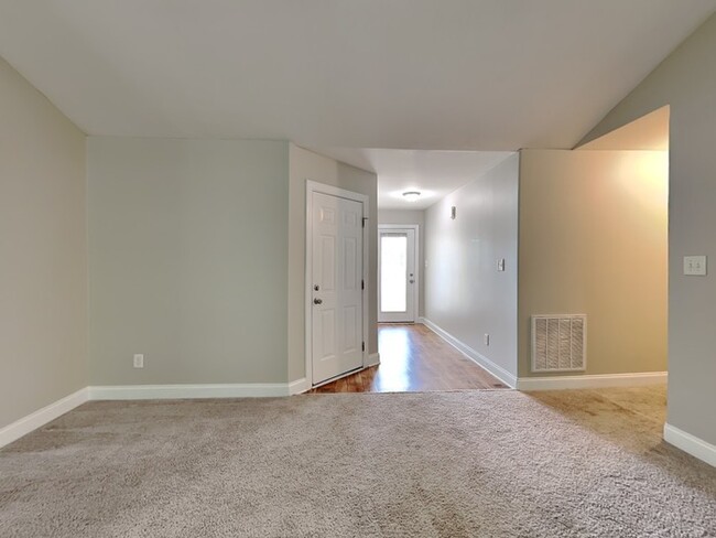 Building Photo - 224 Farrington Dr