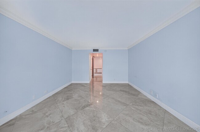 Building Photo - 4020 Galt Ocean Dr