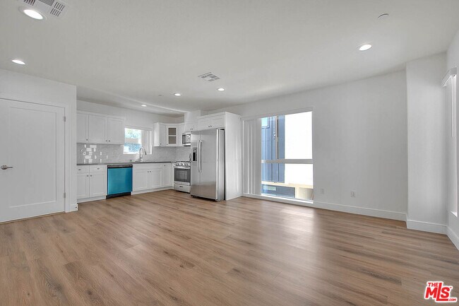 Building Photo - 1013 Wilton Pl