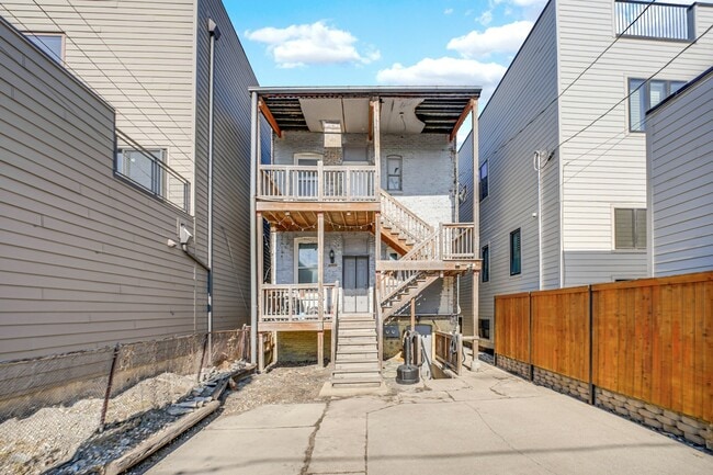 Building Photo - 2333 W Montana St