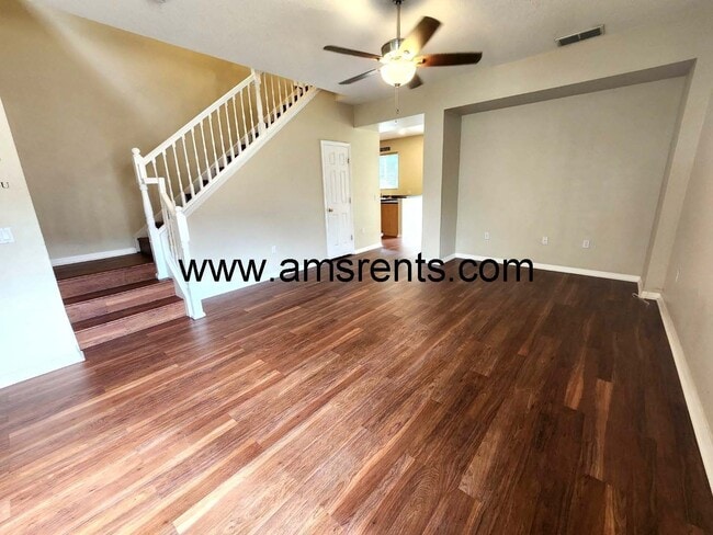 Building Photo - Delightful 3 bedroom 2.5 bath House