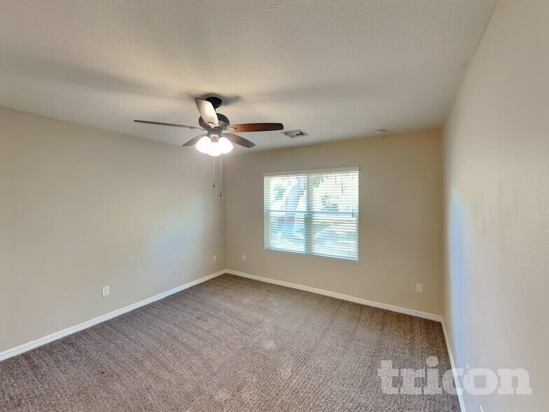 Building Photo - 7027 57th Terrace E