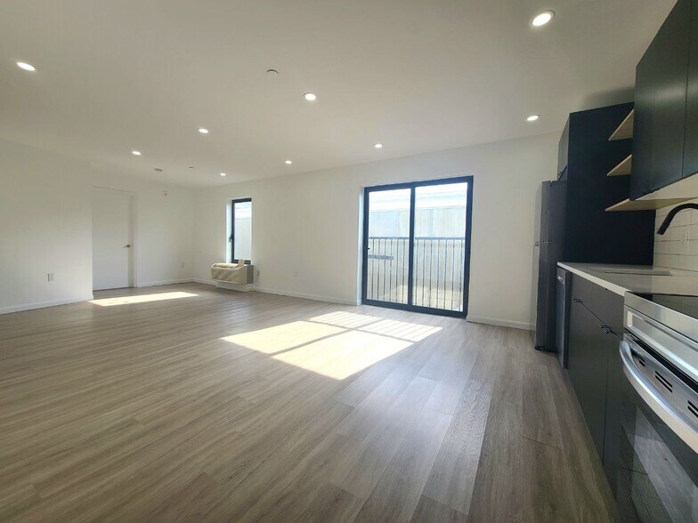 Building Photo - 556 Market St