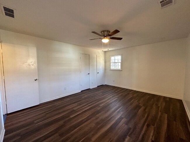 Building Photo - Fully Renovated 2 Bedroom 2 Bath Duplex in Stone Mountain