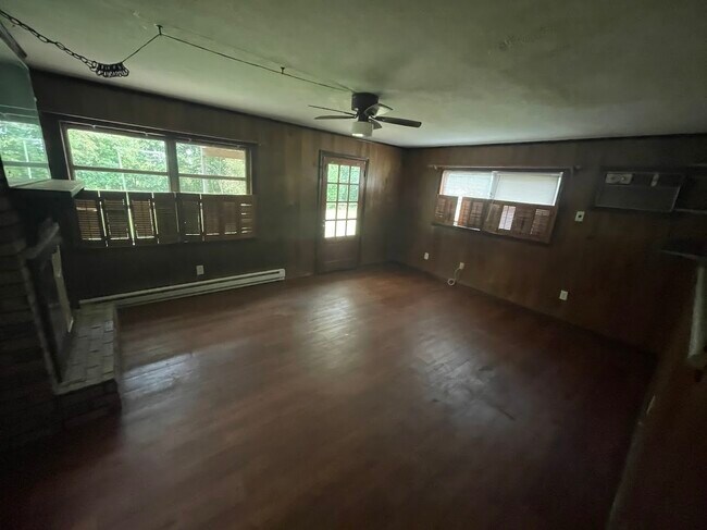 Building Photo - 1703 Stuart Ave