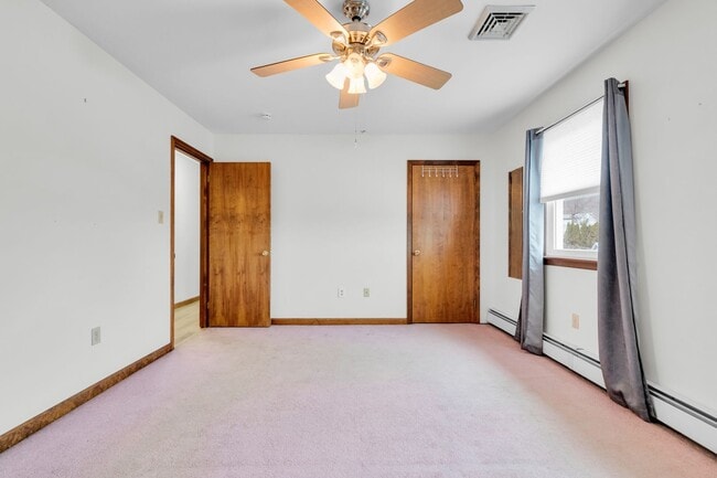 Building Photo - Family-Friendly 4-Bed Home with Pet-Friendly Yard and Pool in a Quiet Neighborhood