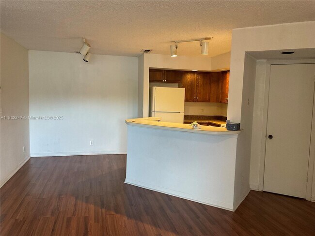 Building Photo - 3320 Pinewalk Dr N
