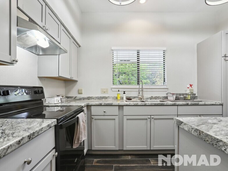 Building Photo - 1404 Norwalk Ln