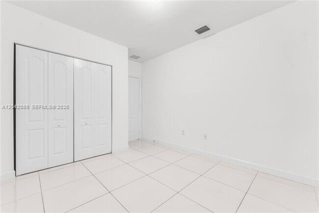 Building Photo - 1029 SW 11th Ave