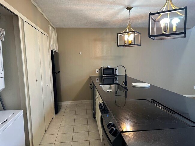 Building Photo - 24468 Country Clb Dr