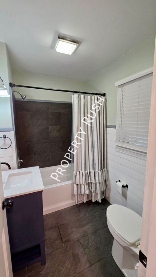 Building Photo - 3229 Westonia Dr