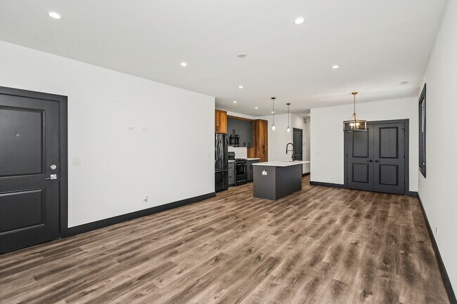 Building Photo - 6422 S Drexel Ave