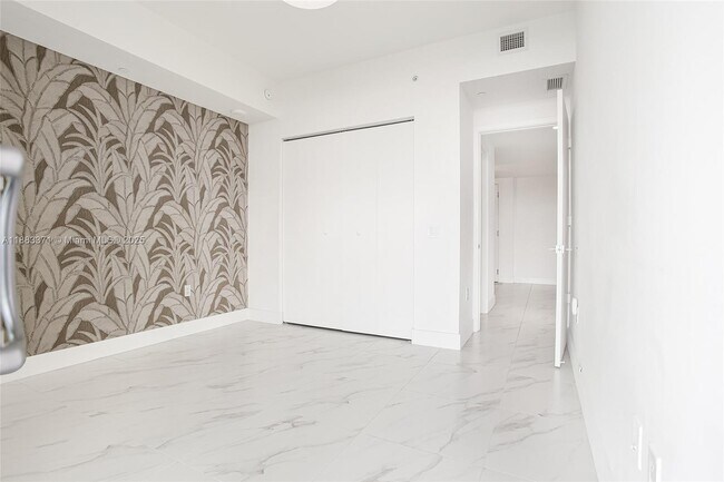 Building Photo - 2000 Metropica Wy