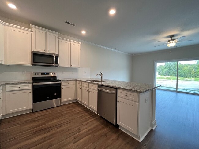 Building Photo - Stunning 3BD, 2.5BA Raleigh Townhome in a ...