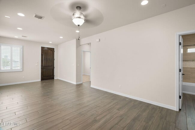 Building Photo - 14735 Pebble Hills Blvd