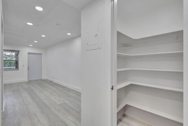 Building Photo - 110 Dorchester E