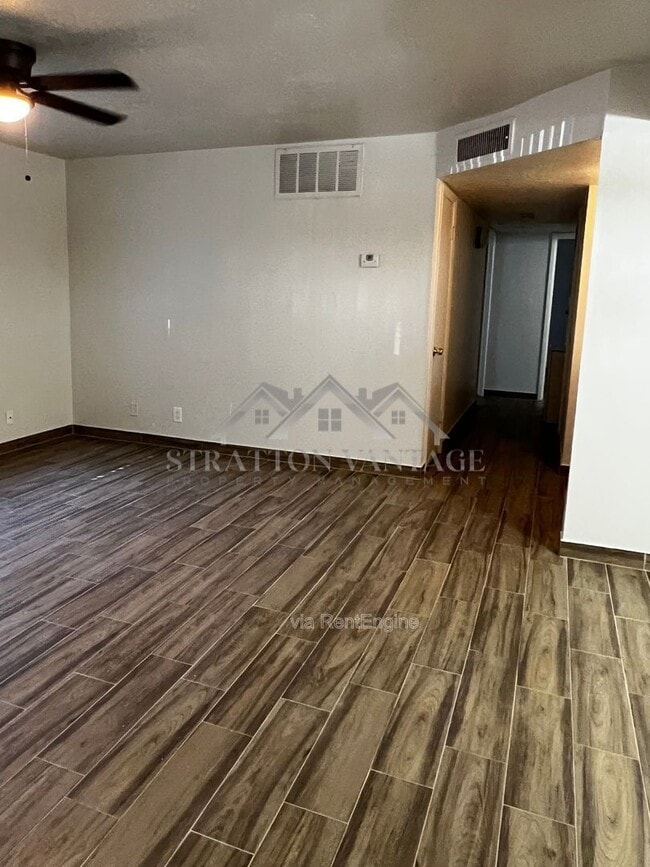 Building Photo - 424 W Brown Rd