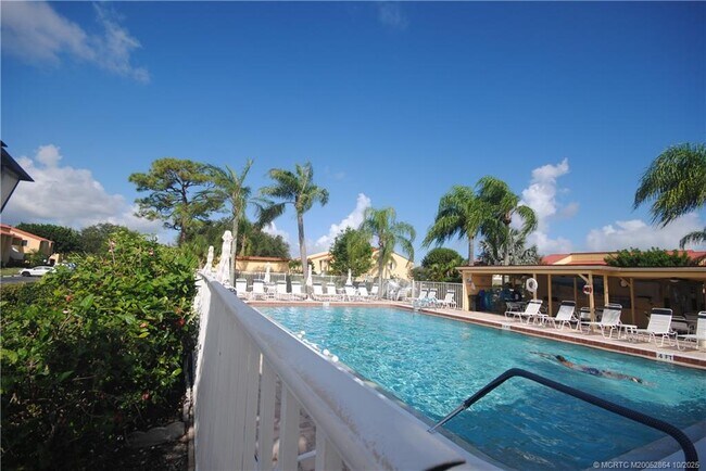 Building Photo - 5333 SE Miles Grant Rd