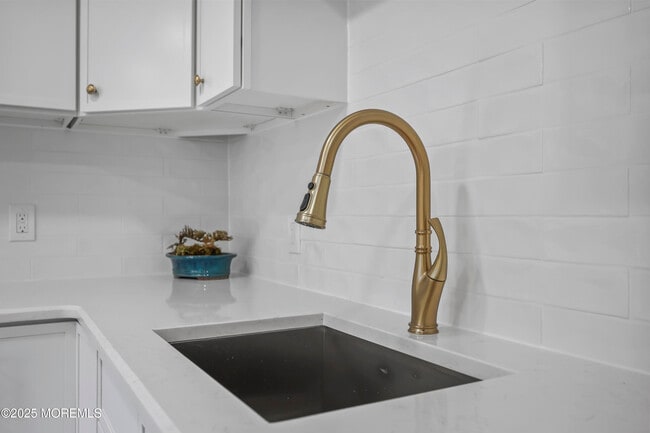 Building Photo - 400 S 1st Ave