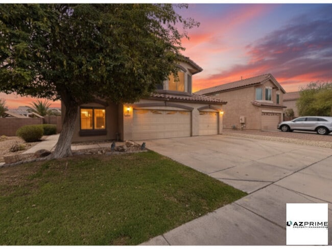 Building Photo - Unwind in Luxury in this Stunning, Fully furnished 4/3 Peoria House!