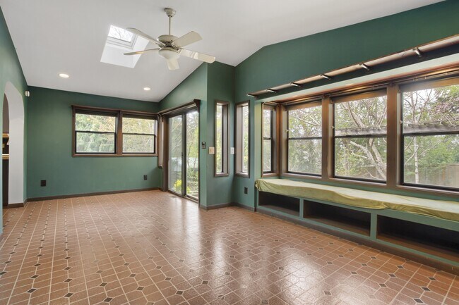 Building Photo - 1707 SW Binford Lake Pkwy