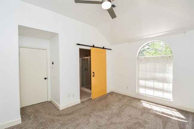 Building Photo - 138 Willowwood Cir