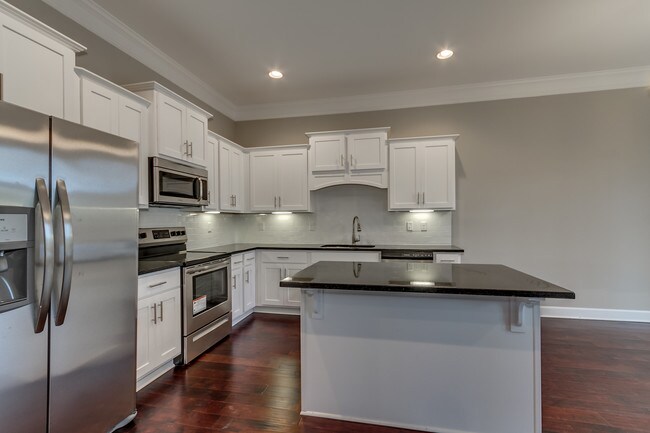 Island with room for barstools - 818 Columbiana Rd