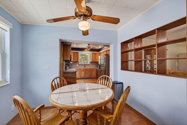 Building Photo - 704 Juniper Dr