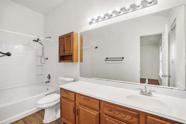 Building Photo - 9017 Hampton Ct