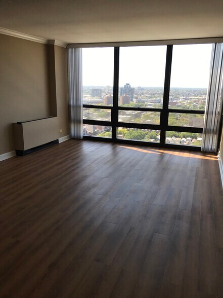 Building Photo - 1636 N Wells St