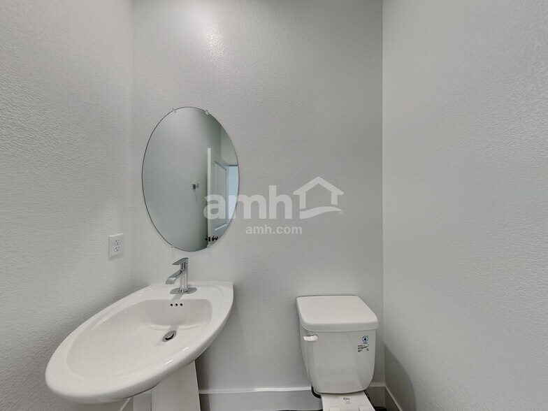 Building Photo - 11146 Magallanes St