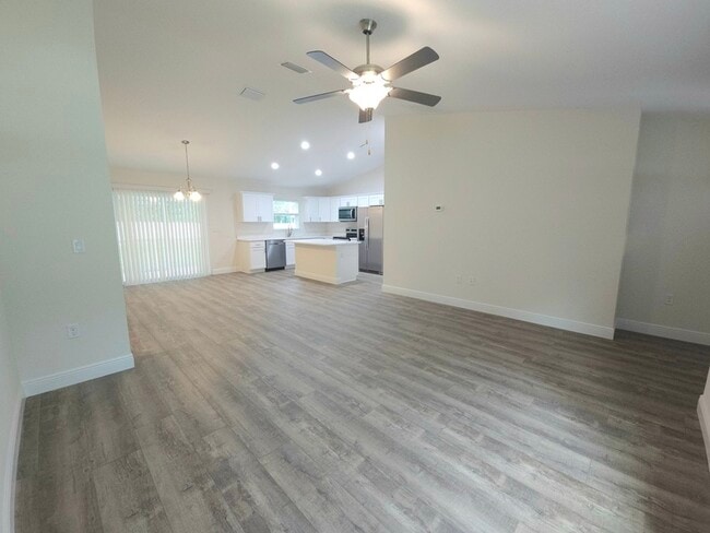 Building Photo - 387 E Caldwell Dr