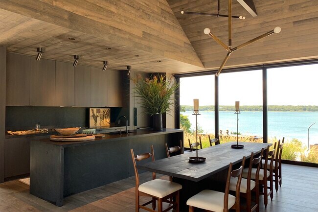 Building Photo - 265 Three Mile Harbor Hog Creek Rd