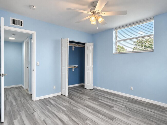 Building Photo - 9 Willowbrook Ln