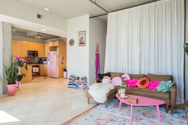 Building Photo - Arts District- Downtown Las Vegas~Luxury furnished condo now available!