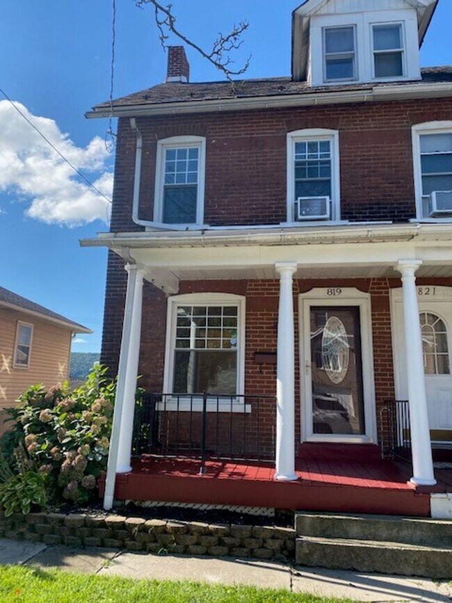 Primary Photo - Three Bedroom in West Bethlehem
