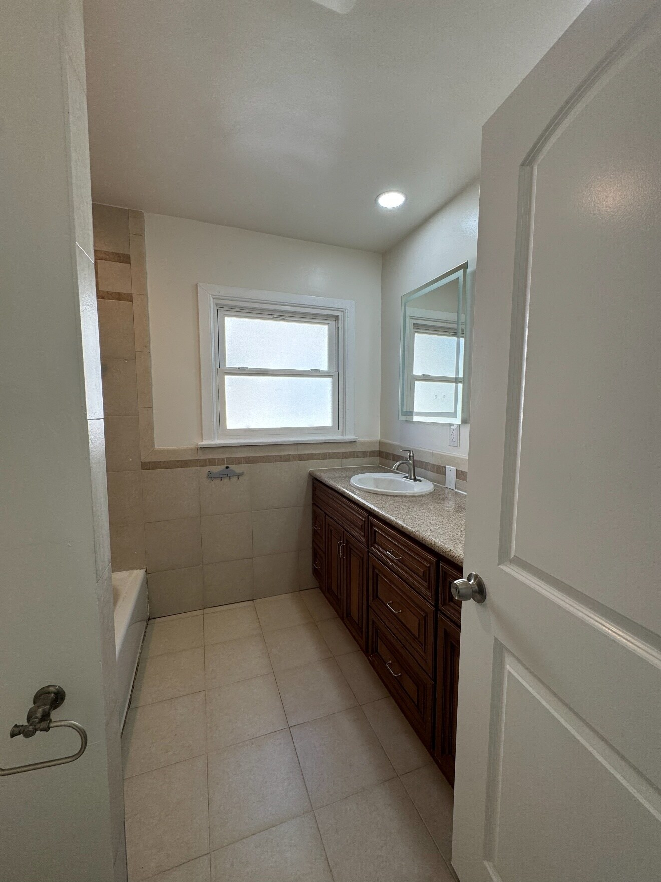 Main bathroom - 328 E Linda Vista Ave