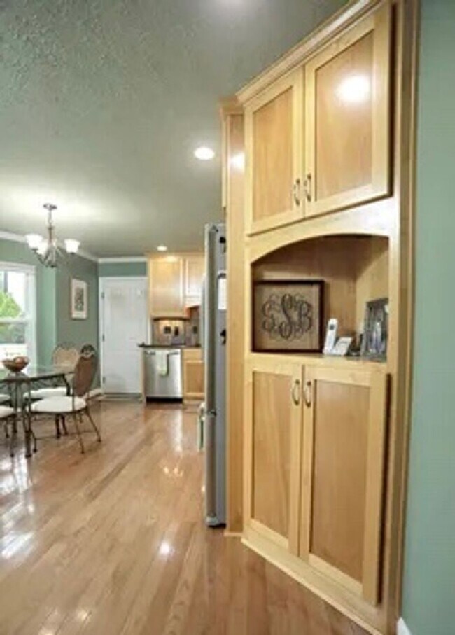 Building Photo - 4701 Shenandoah Dr