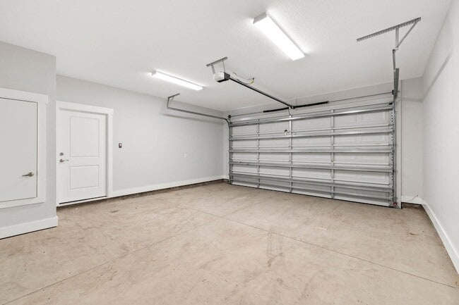 Building Photo - 100 Beach Dr