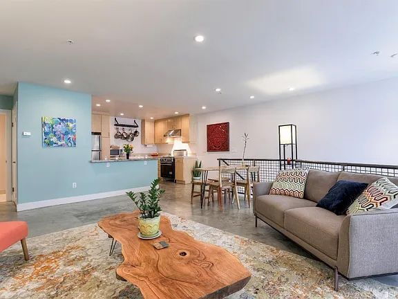 Building Photo - "Spacious 1-Bed, 2-Bath Gem in San Francisco's Heart – Your Urban Sanctuary Awaits!"